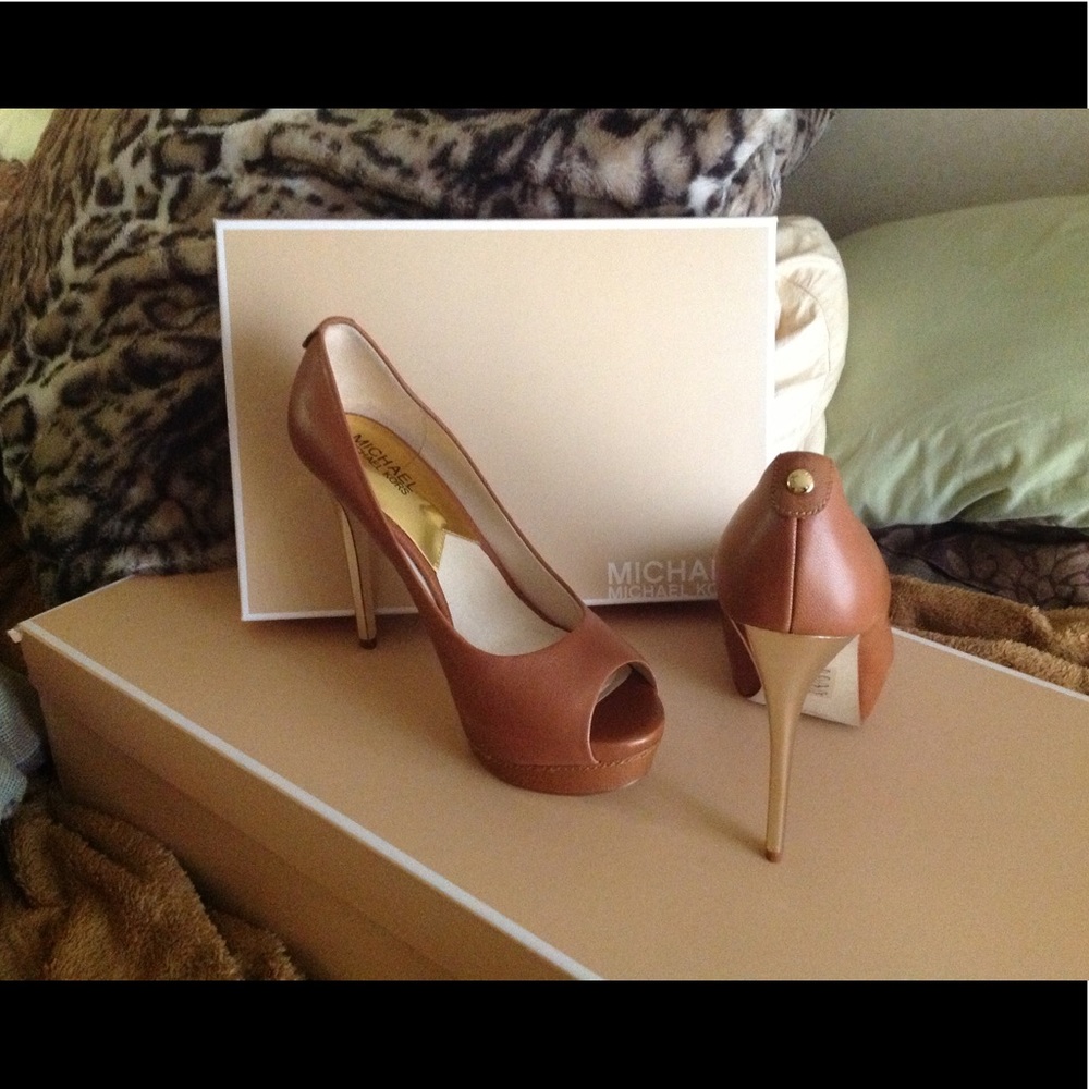 MICHAEL Michael Kors Leather Peep Toe Pumps 8.5